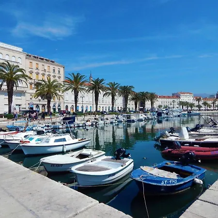 Luxury Toni With Patio In The Heart Of * Spalato