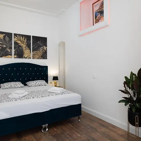 Luxury Toni With Patio In The Heart Of Апартаменти Спліт