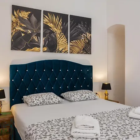 Appartamento Luxury Toni With Patio In The Heart Of