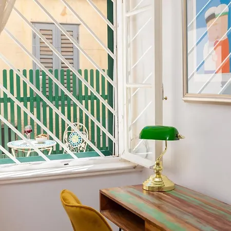 Luxury Toni With Patio In The Heart Of Appartamento