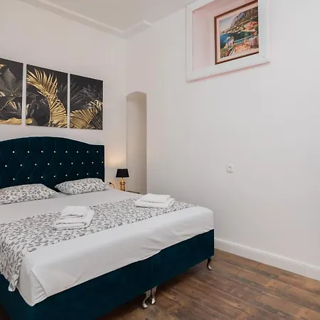 Luxury Toni With Patio In The Heart Of Spalato