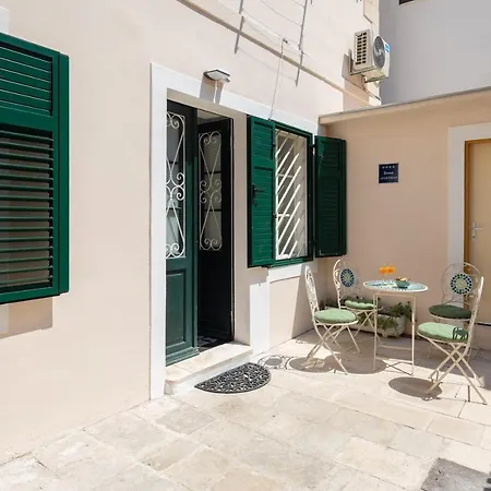 Appartamento Luxury Toni With Patio In The Heart Of *