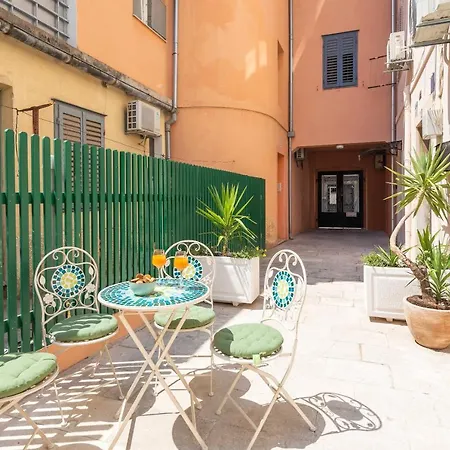 Appartamento Luxury Toni With Patio In The Heart Of