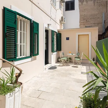 Luxury Toni With Patio In The Heart Of Апартаменти *