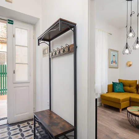 Luxury Toni With Patio In The Heart Of Appartamento