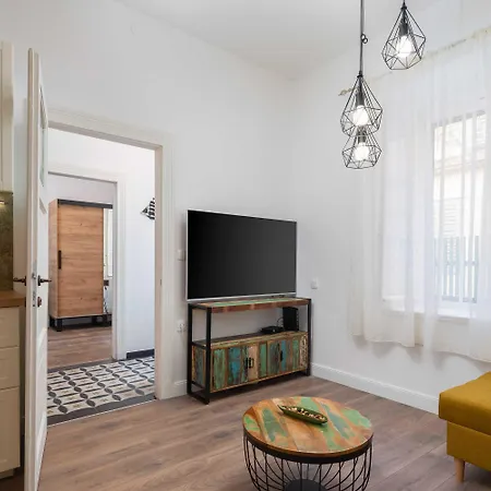 Luxury Toni With Patio In The Heart Of Appartamento *