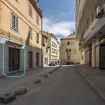 Апартаменты Luxury Toni With Patio In The Heart Of *