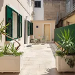 Luxury Toni With Patio In The Heart Of Апартаменты *