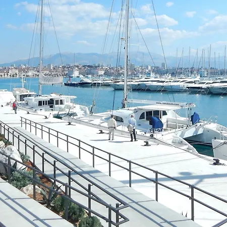 Luxury Toni With Patio In The Heart Of Apartment *