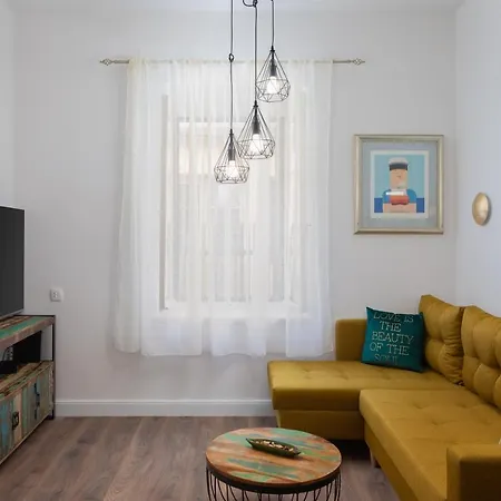 Luxury Toni With Patio In The Heart Of *