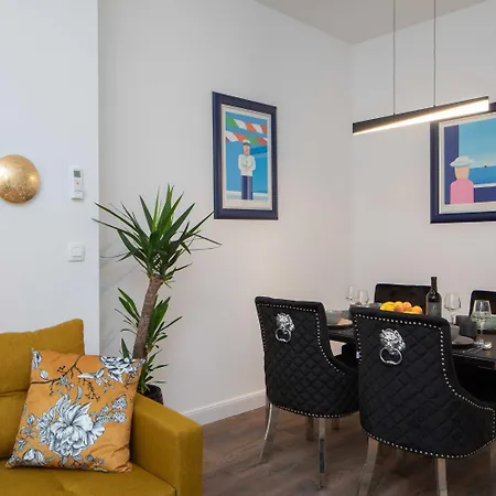 Luxury Toni With Patio In The Heart Of شقة